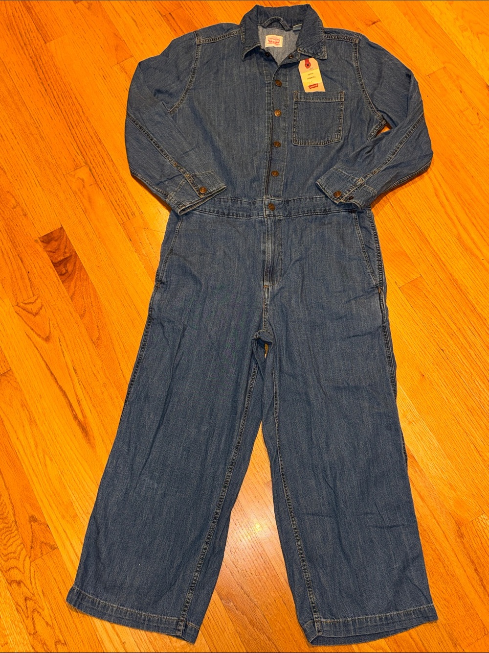 NWT New With Tags Women’s Levi’s Coveralls Bibs Overalls Cropped Denim Medium